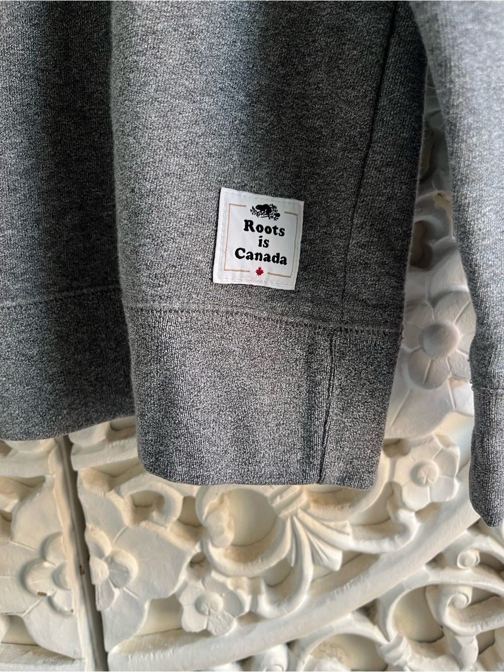 Roots Canada Crewneck Sweatshirt Grey Red Maple Leaf Made In Canada Medium - Picture 2 of 9
